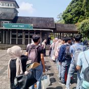 OUTING CLASS DAN TASYAKURAN KELULUSAN SMA AL HIKMAH